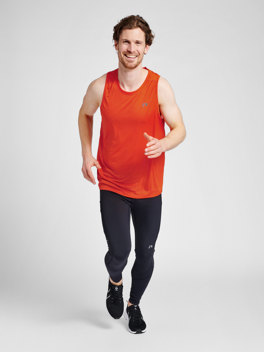 MEN RUNNING SINGLET, SPICY ORANGE, model