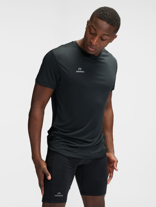 nwlBEAT T-SHIRT, BLACK, model