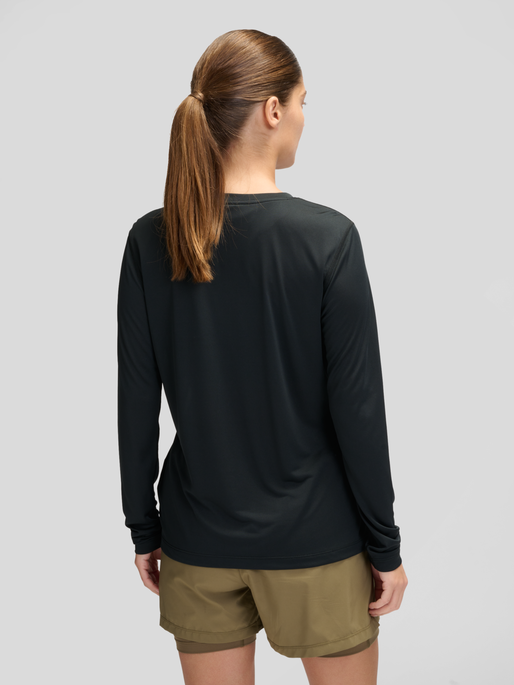 nwlBEAT T-SHIRT L/S W, BLACK, model