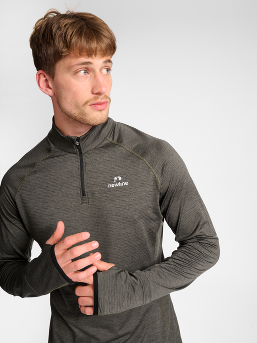 nwlPACE HALF ZIP, BELUGA MELANGE, model