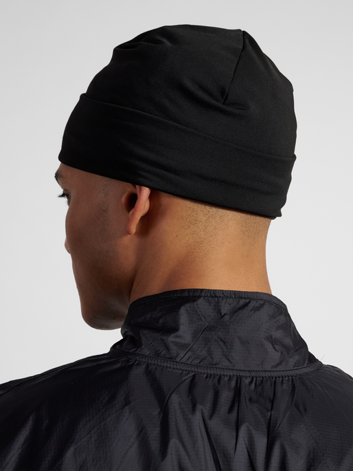 nwlBEANIE, BLACK, model