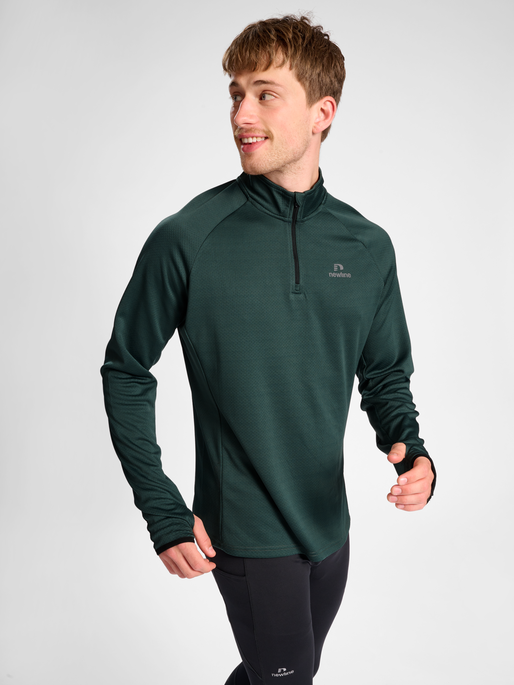 nwlBEAT HALF ZIP, DARKEST SPRUCE, model