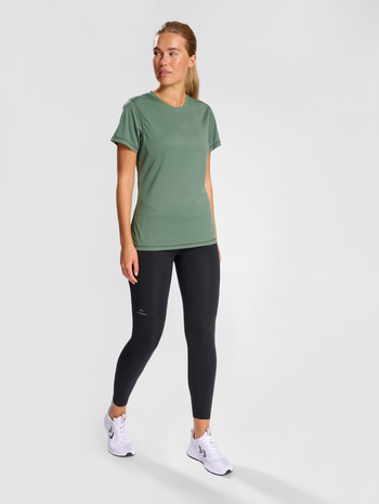 nwlBEAT POLY TEE WOMAN, LAUREL WREATH, model