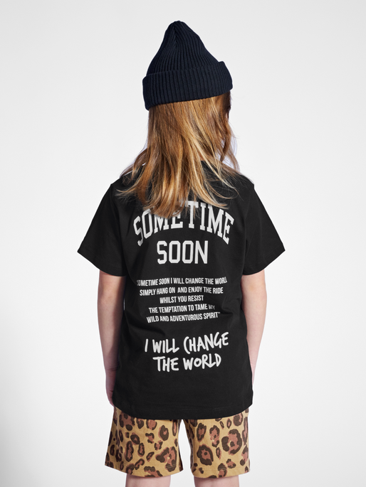 stmDIMAS T-SHIRT S/S, BLACK, model