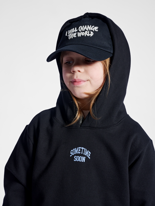 stmKARMA HOODIE, BLACK, model