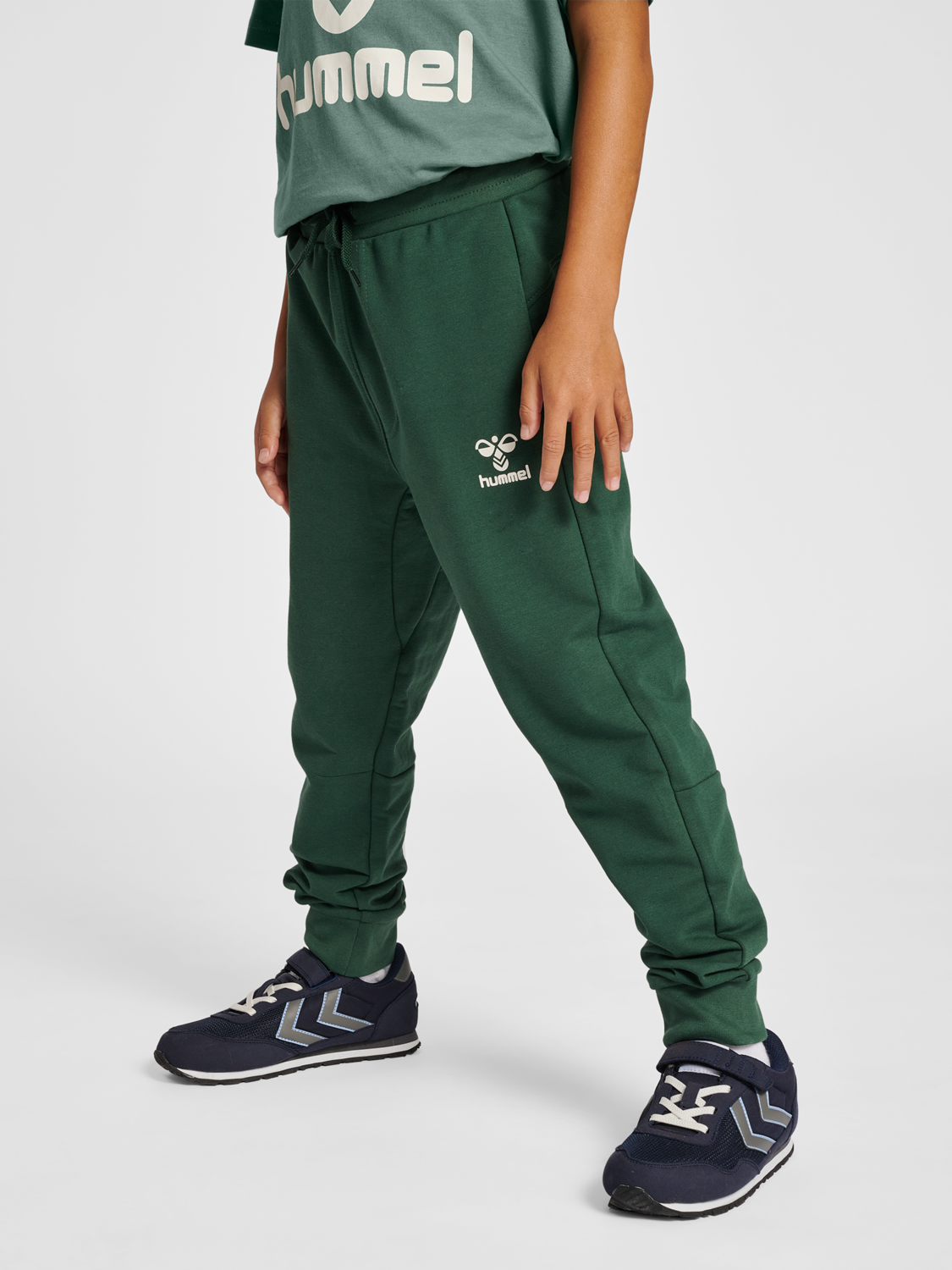 indenlandske appel Landskab hummel ON PANTS - PINENEEDLE | hummel.dk